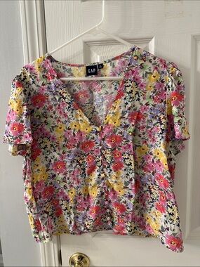 GAP Floral V-Neck Short Sleeve Top in Pink, Yellow & Blue